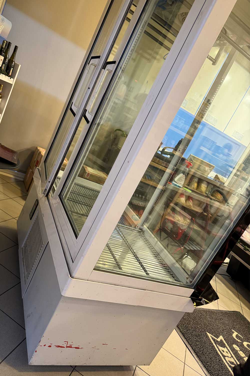 01-to-hasapio-vitrina-kreaton01-wrapping-oracal-premium-films-pvc-daltec-rapid-air-graphdays